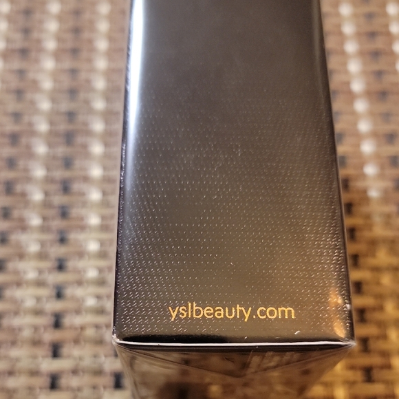 Yves Saint Laurent Libre Le Parfum Gold and Black - Picture 2 of 4